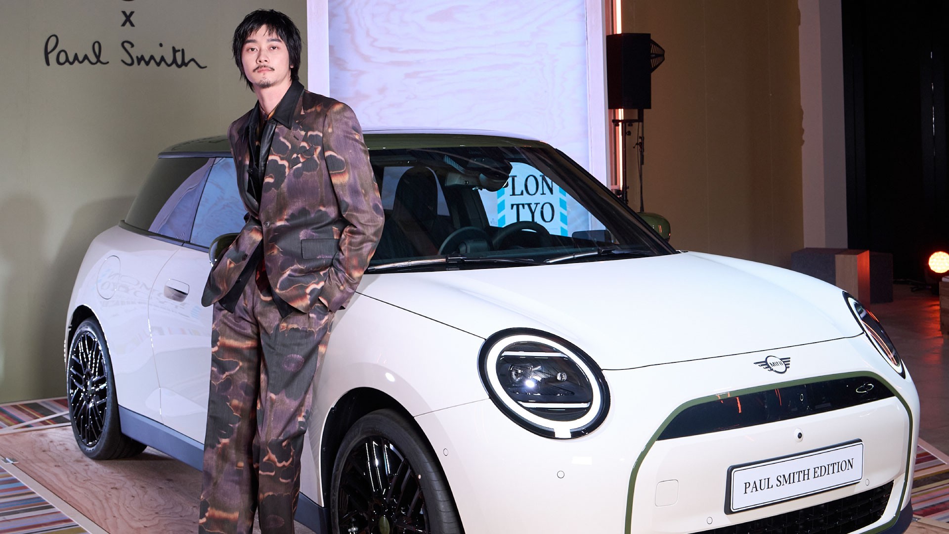 The MINI paul Smith Edition display vehicle and image cut of Shuntaro Yanagi